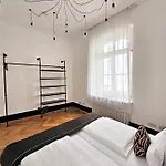 Historical Luxury Homes - Stadtvilla Mit Jacuzzi Und Garten 펜션 *