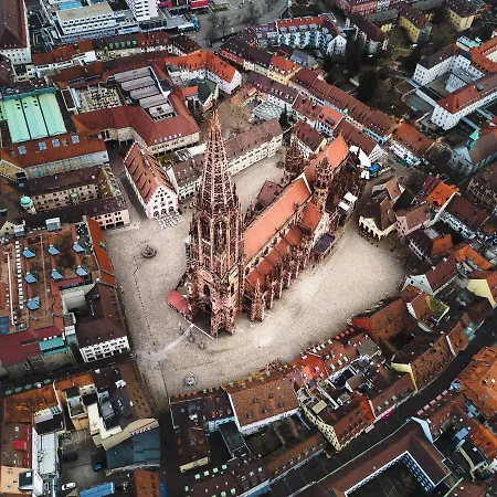 Vakantiehuis Historical Luxury Homes - Stadtvilla Mit Jacuzzi Und Garten Freiburg im Breisgau