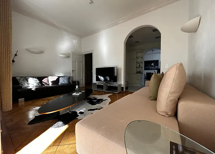 Historical Luxury Homes - Stadtvilla Mit Jacuzzi Und Garten بيت للعطل